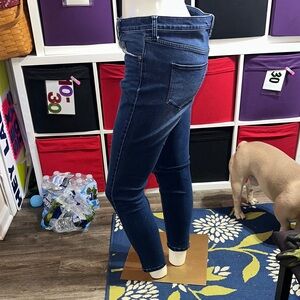 Universal Thread Size 12/31 Mid Rise Skinny Jeans